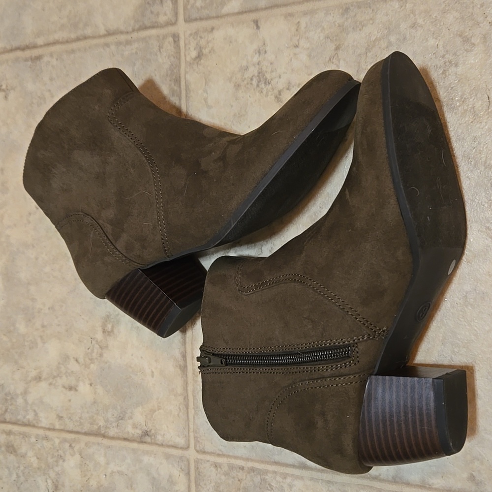 Ana Ankle Boots with Heel Size 8